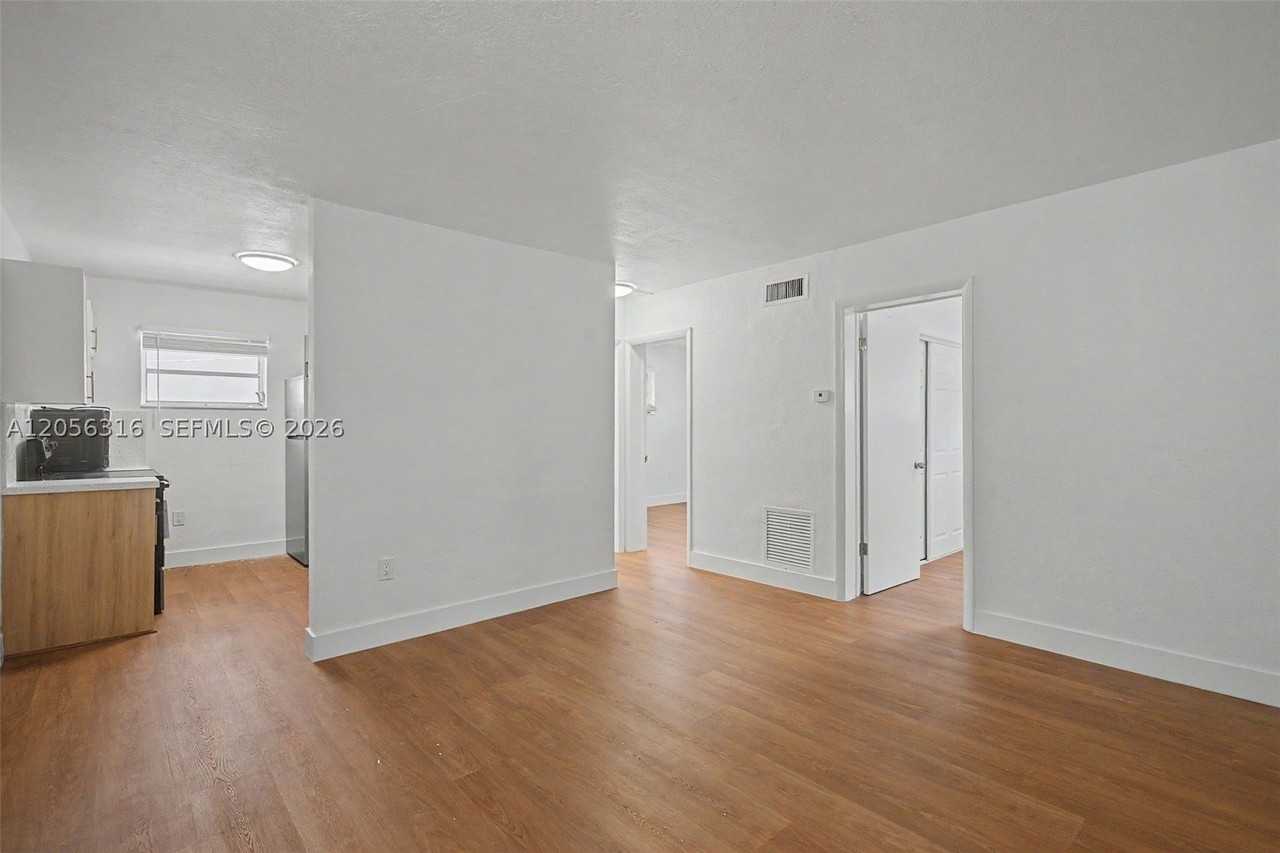 3170 Sw 16th St #10 - Photo 2 of 7