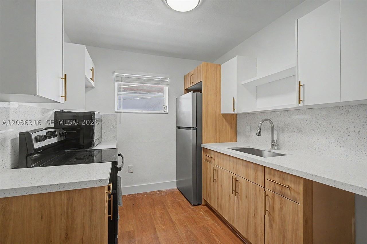 3170 Sw 16th St #10 - Photo 3 of 7
