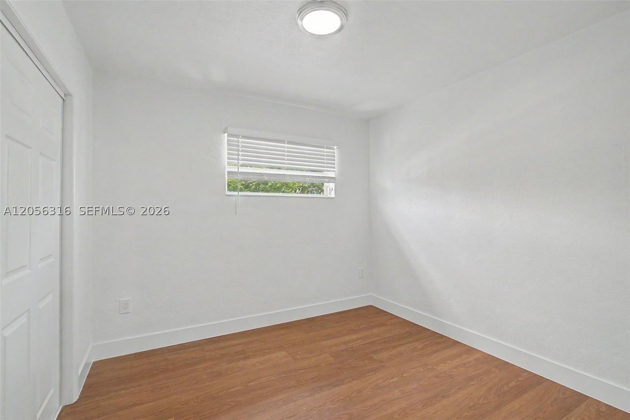 3170 Sw 16th St #10 - Photo 4 of 7