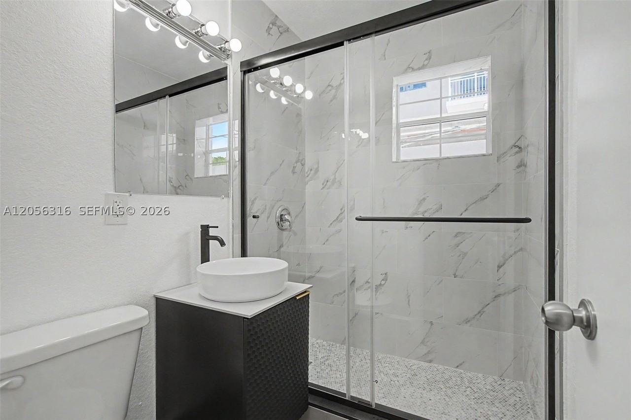 3170 Sw 16th St #10 - Photo 6 of 7