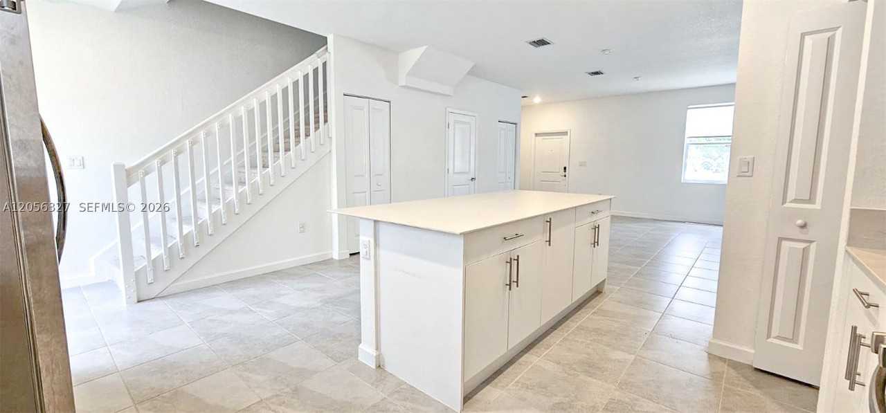 145 Se 11 Ave #145 - Photo 5 of 17