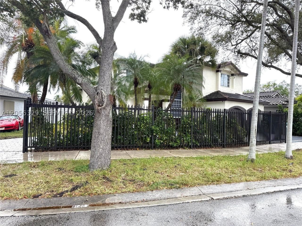 9352 Sw 155th Ave - Photo 2 of 27