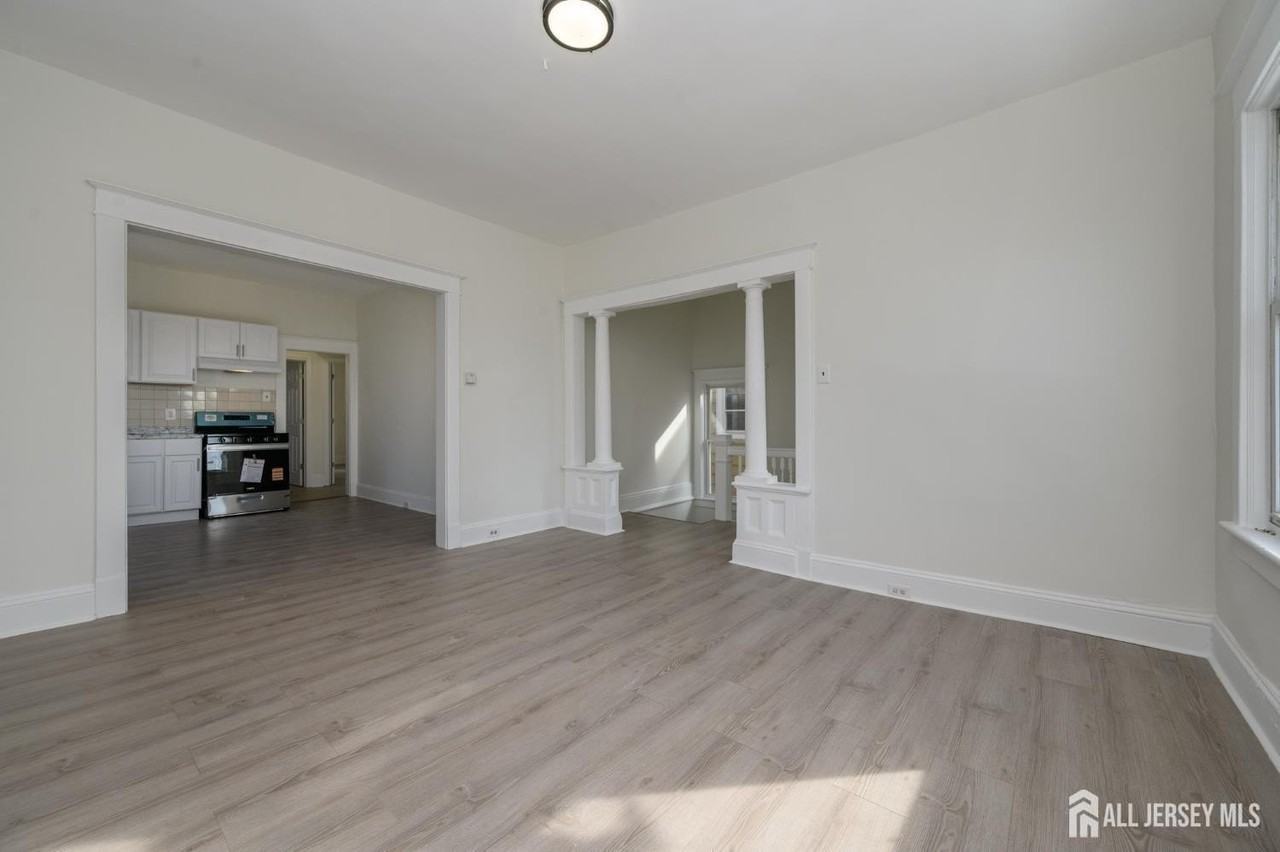 377 Delavan St #2 - Photo 3 of 20
