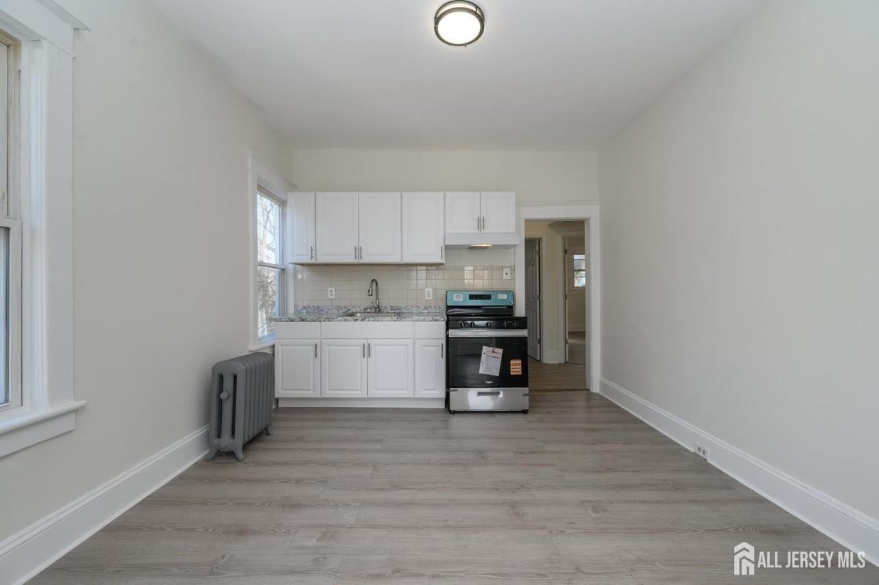 377 Delavan St #2 - Photo 4 of 20