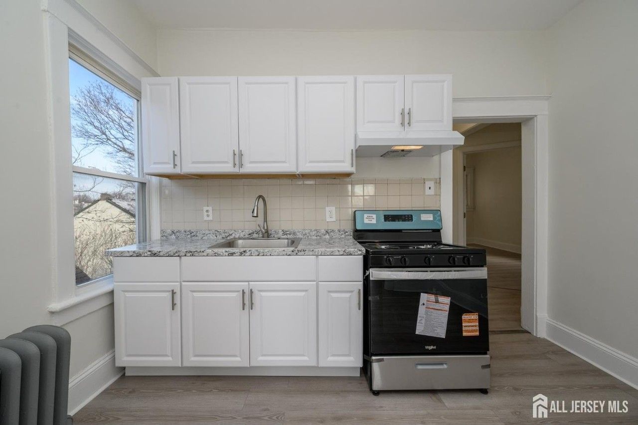 377 Delavan St #2 - Photo 5 of 20