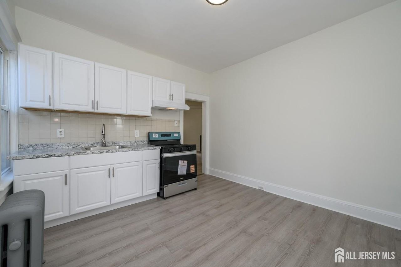 377 Delavan St #2 - Photo 6 of 20