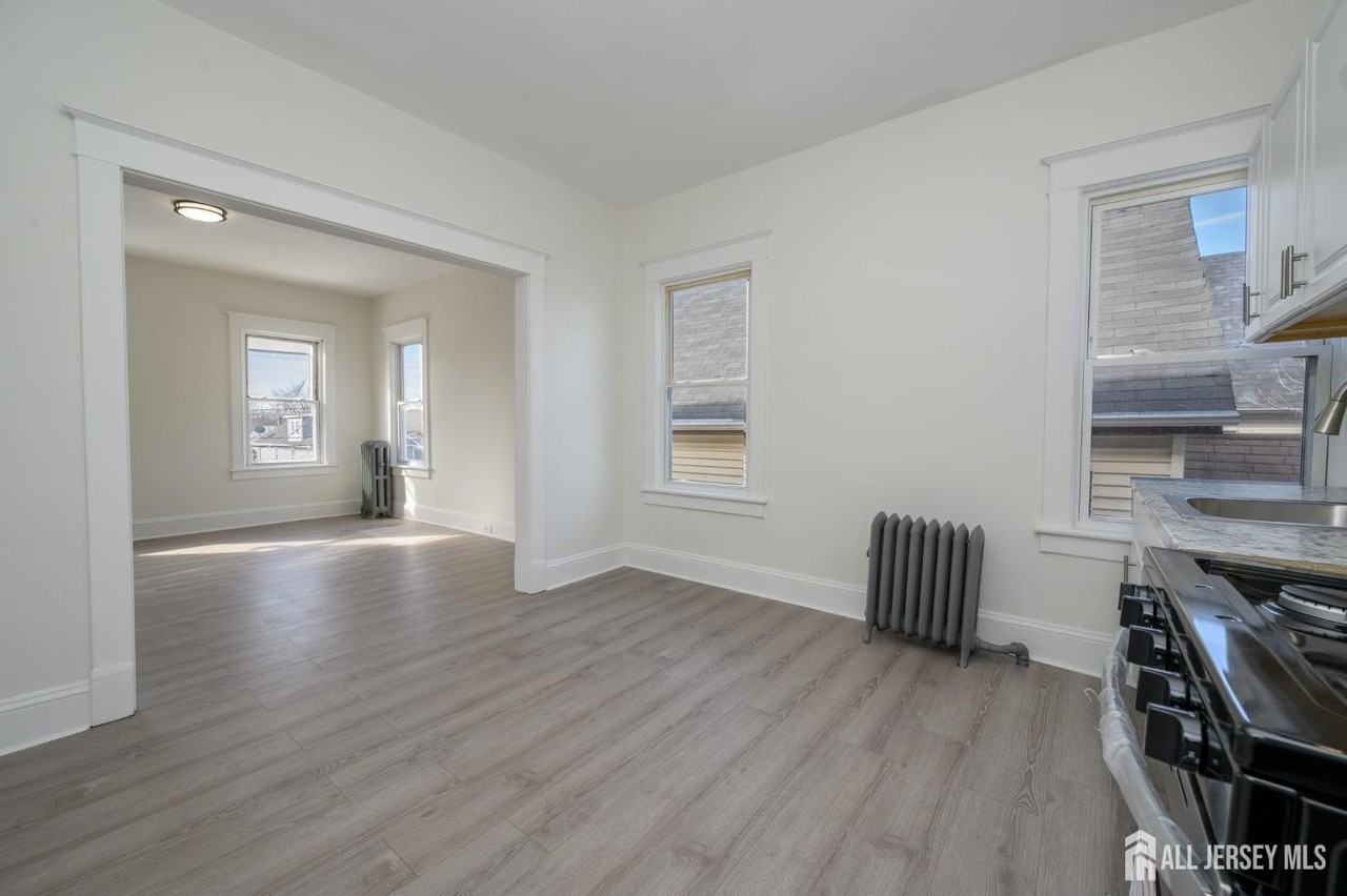 377 Delavan St #2 - Photo 7 of 20