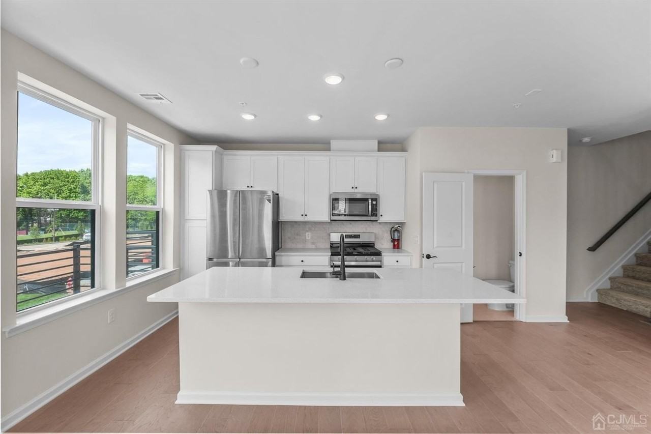 204 Lyla Ln - Photo 3 of 24