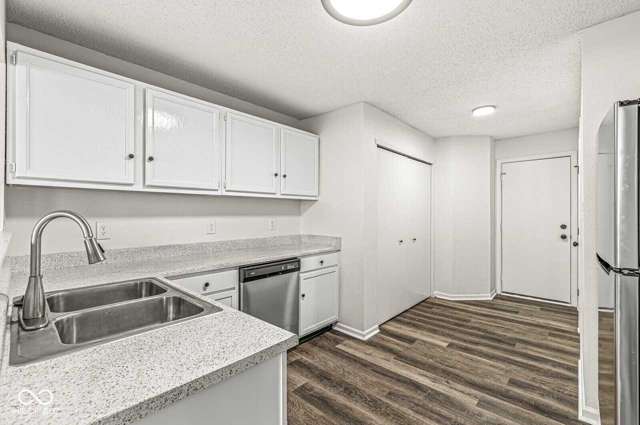 1316 Freemont Ln - Photo 6 of 22