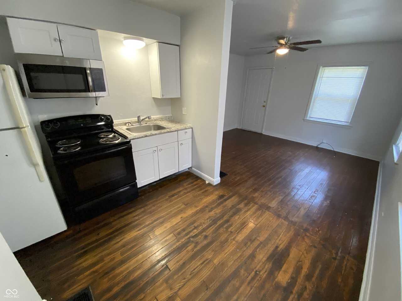 623 N Tibbs Ave - Photo 5 of 10