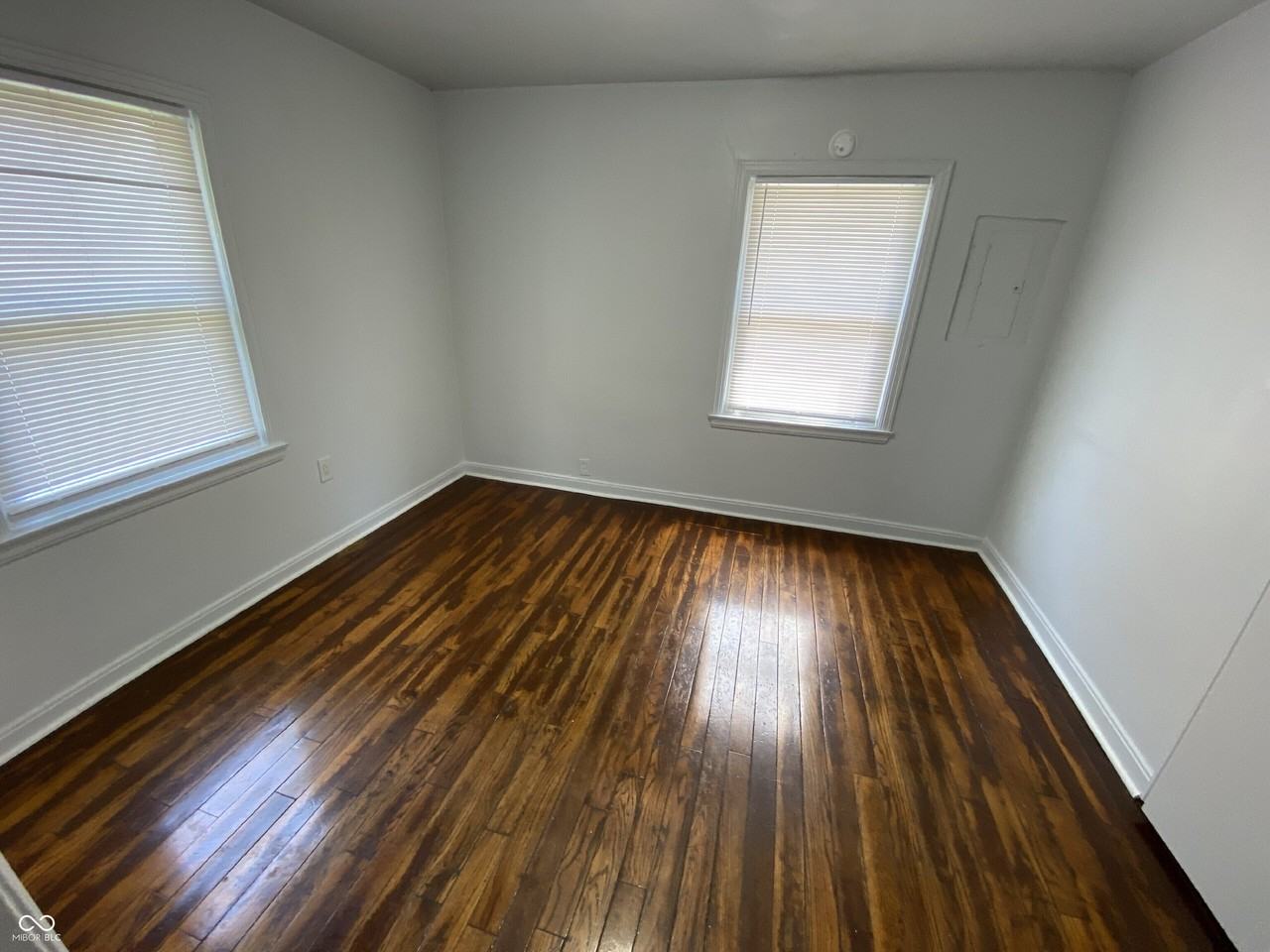 623 N Tibbs Ave - Photo 6 of 10