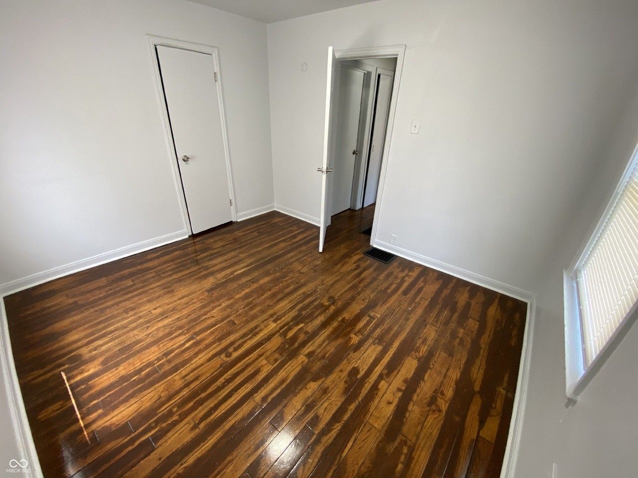 623 N Tibbs Ave - Photo 7 of 10