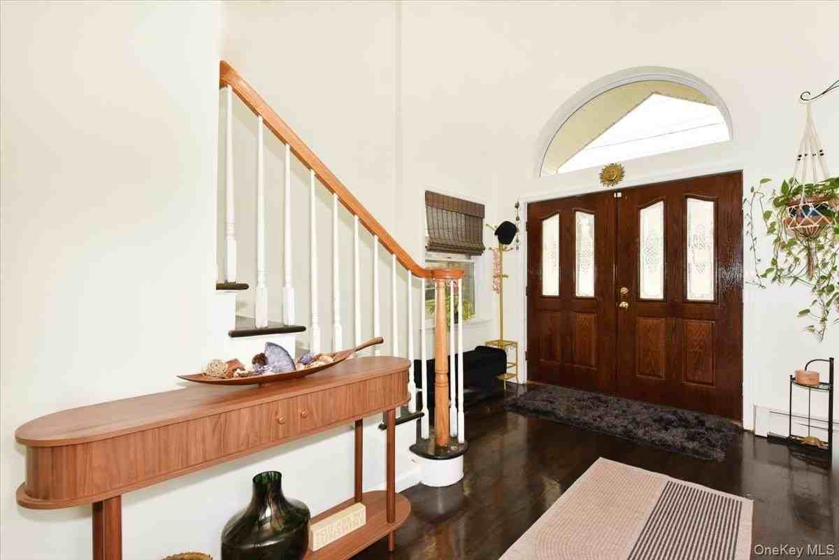 109 Charles St - Photo 3 of 27