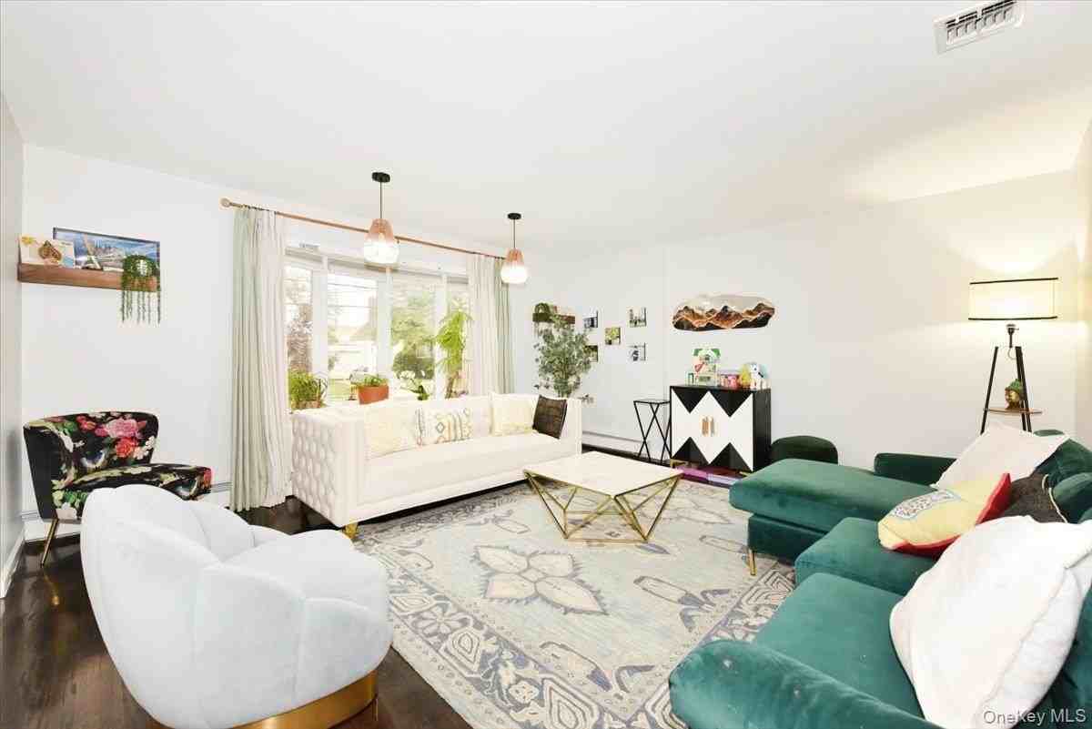 109 Charles St - Photo 7 of 27