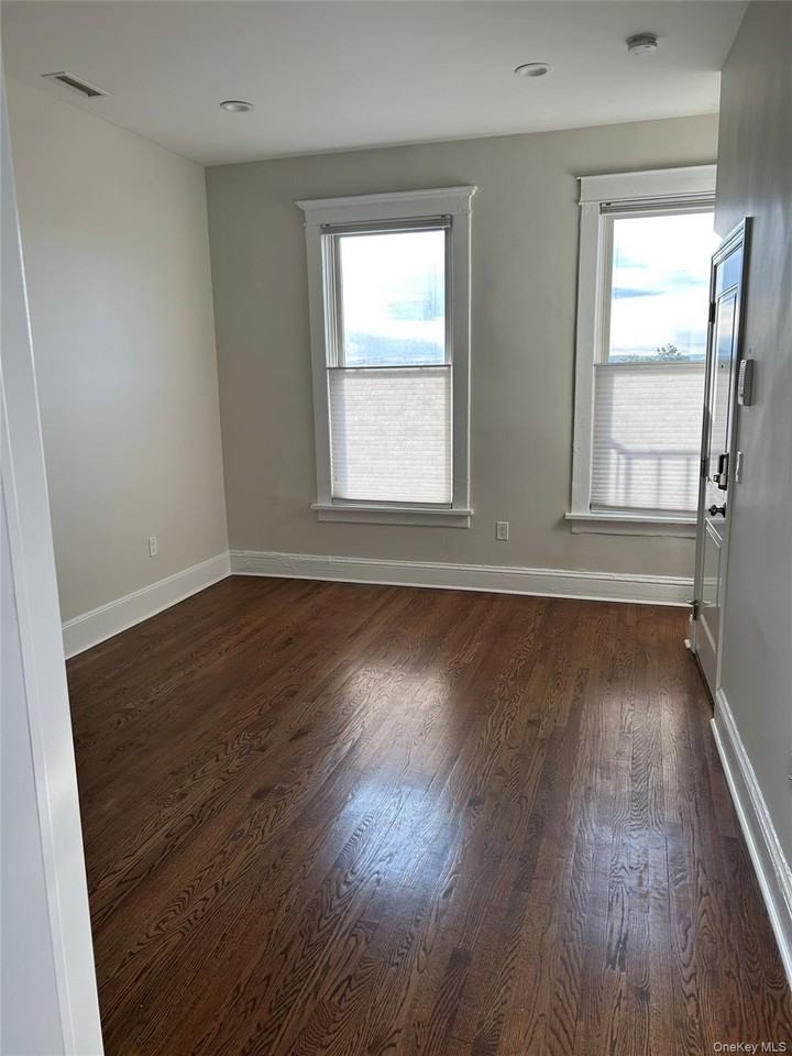 195 Main St #5 - Photo 2 of 5