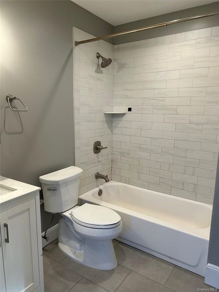 195 Main St #5 - Photo 3 of 5