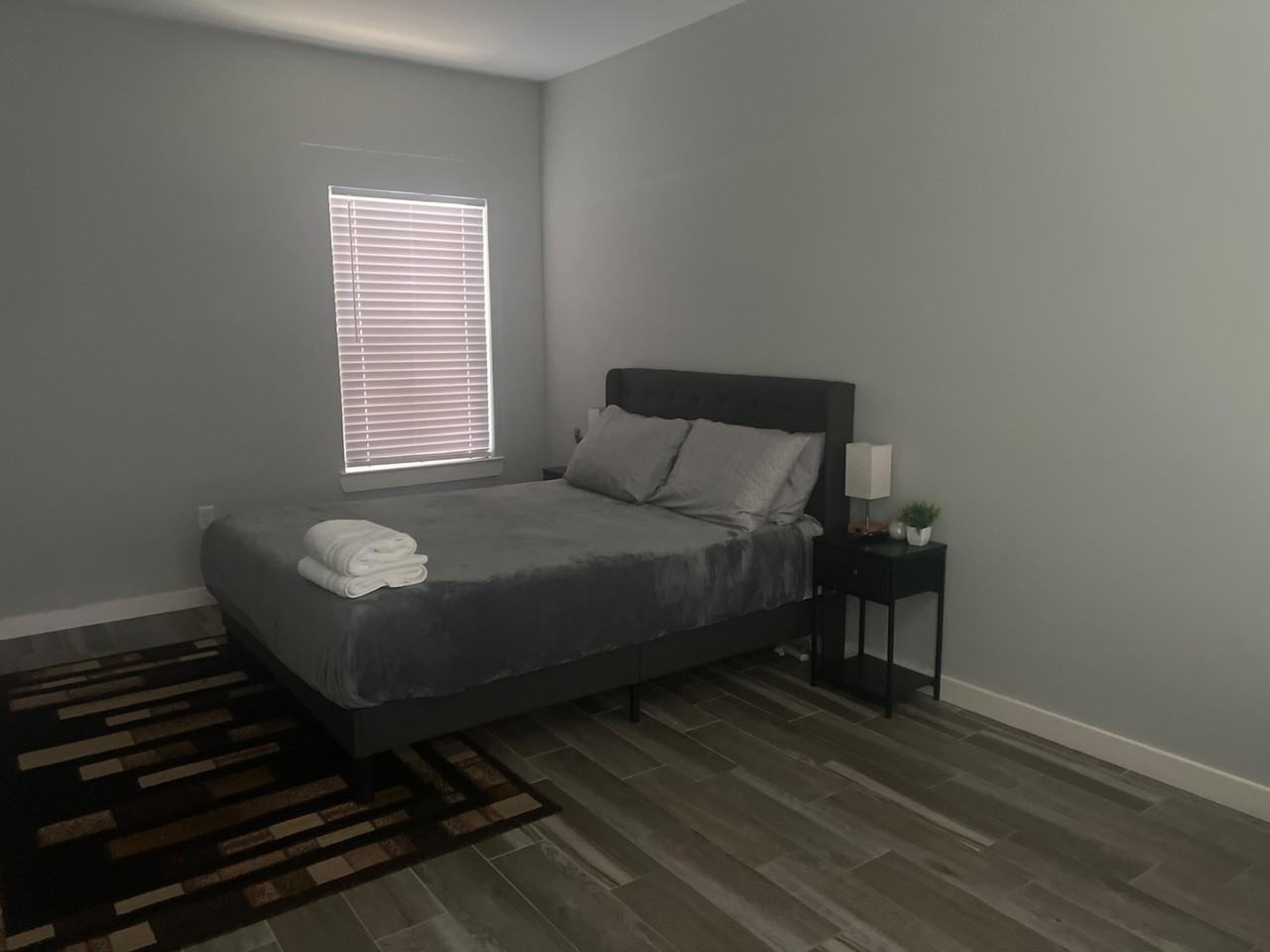Bain St - Photo 5 of 10