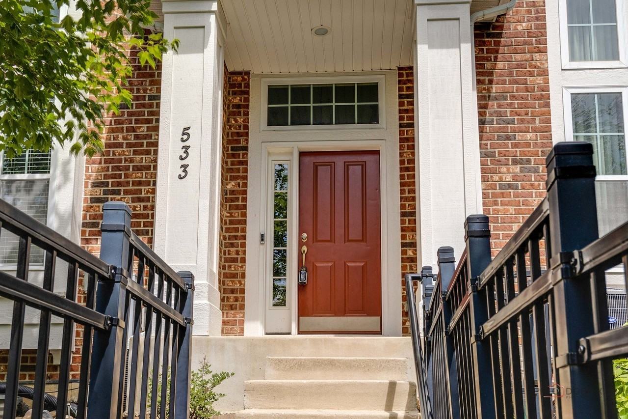 533 Plaza Pl - Photo 5 of 33