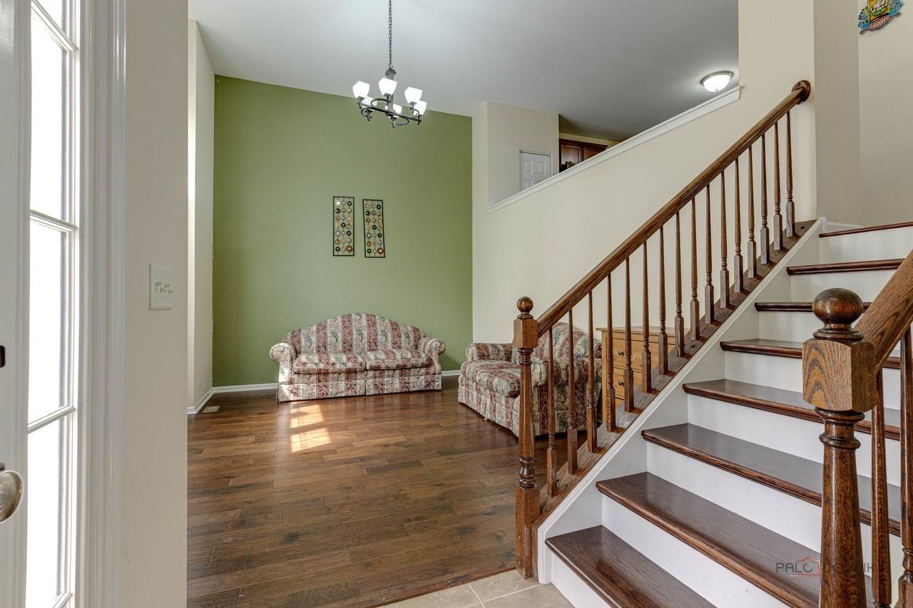 533 Plaza Pl - Photo 7 of 33