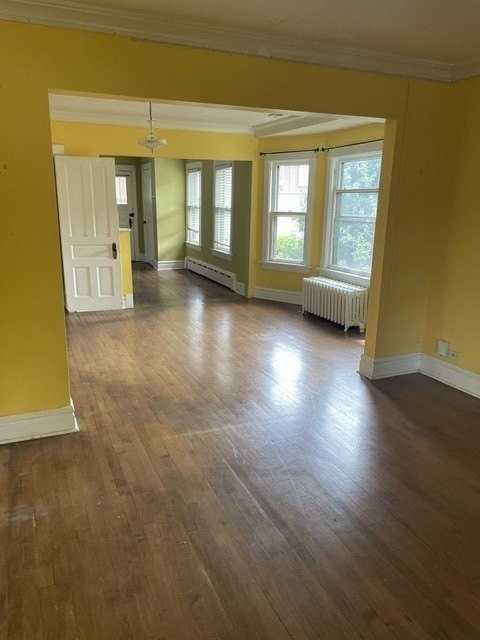 211 N Larch Ave - Photo 3 of 9
