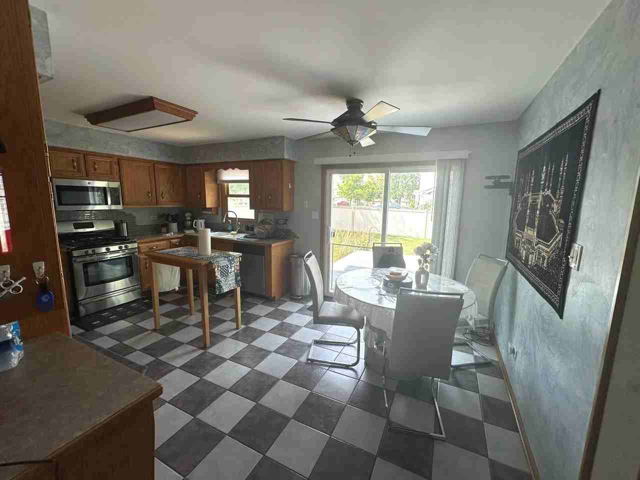 7005 Manchester Dr - Photo 6 of 28