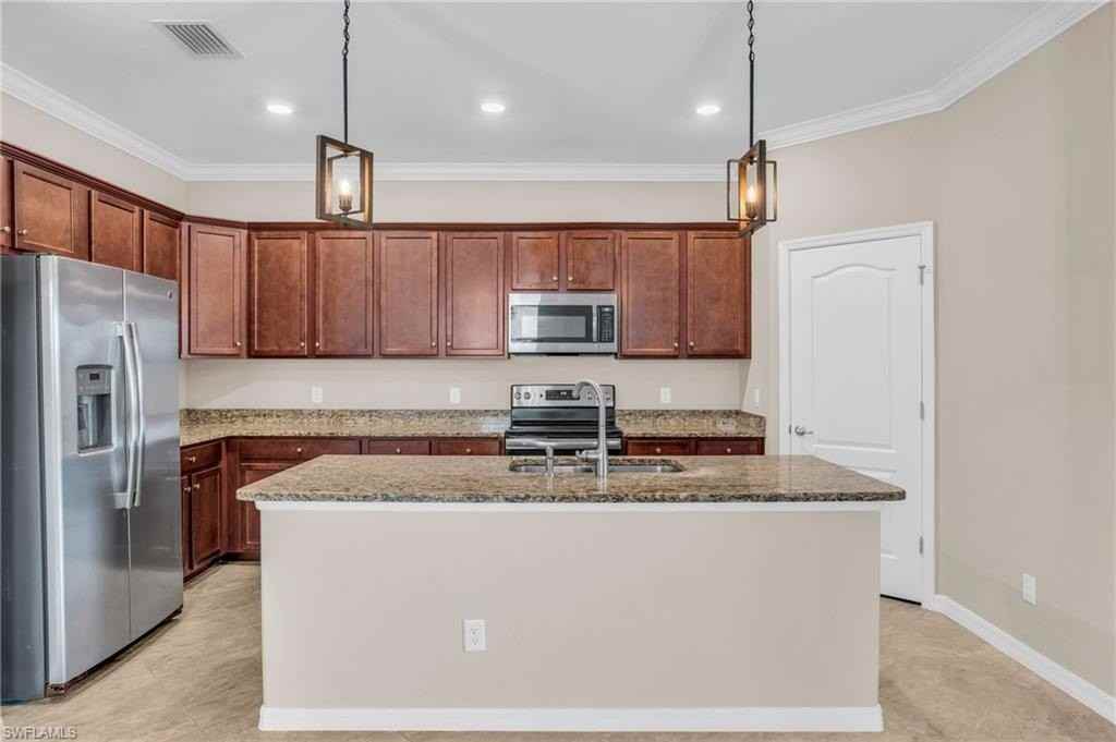 2061 Hamlin St - Photo 2 of 32