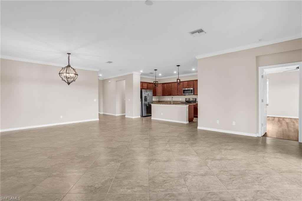 2061 Hamlin St - Photo 6 of 32