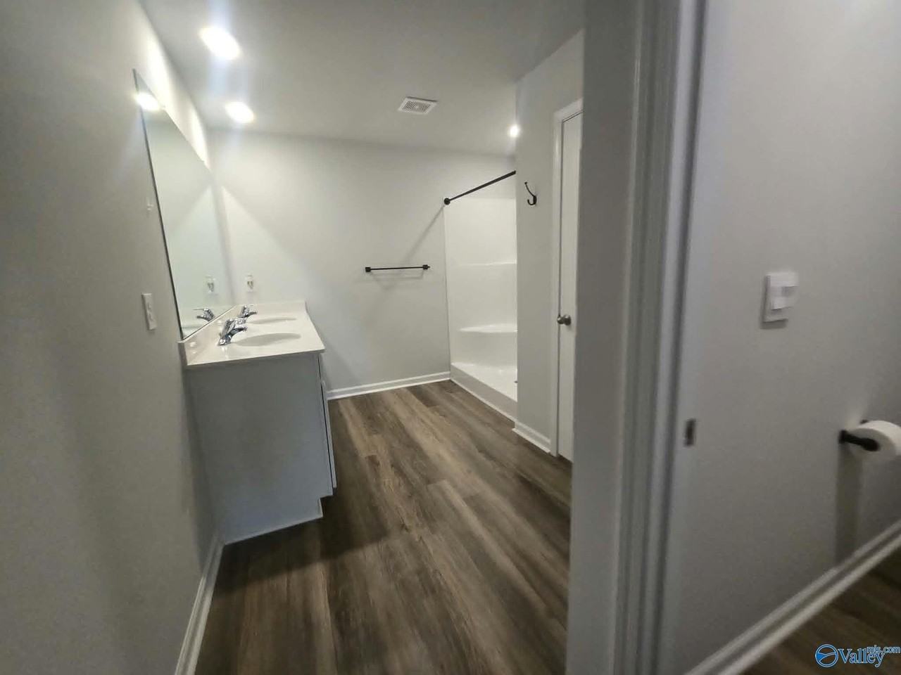 427 Jackson Point Cir - Photo 4 of 19