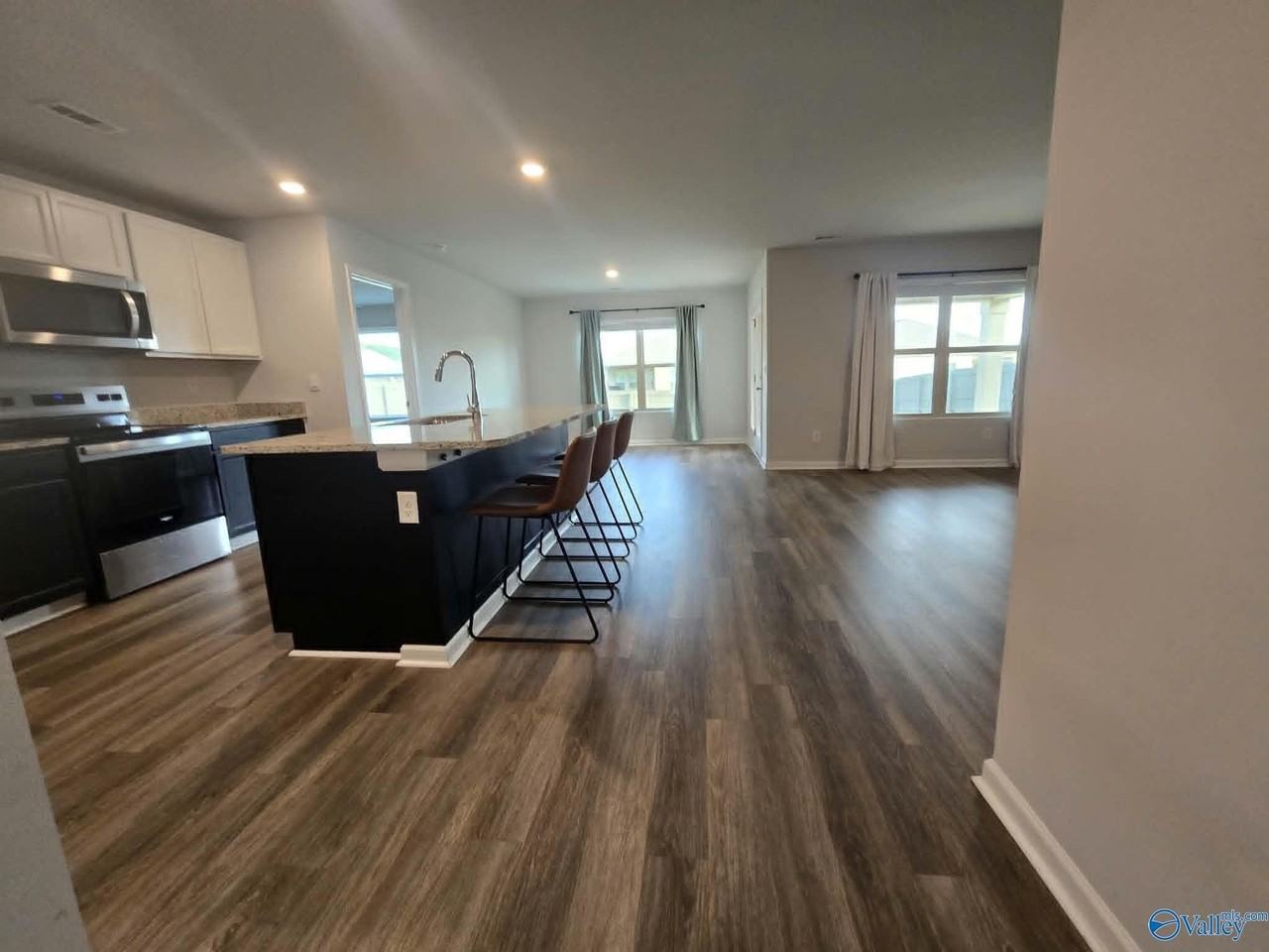 427 Jackson Point Cir - Photo 5 of 19