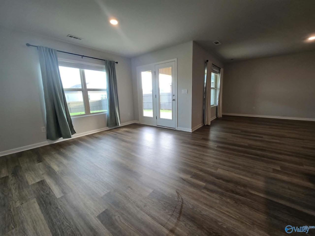427 Jackson Point Cir - Photo 7 of 19