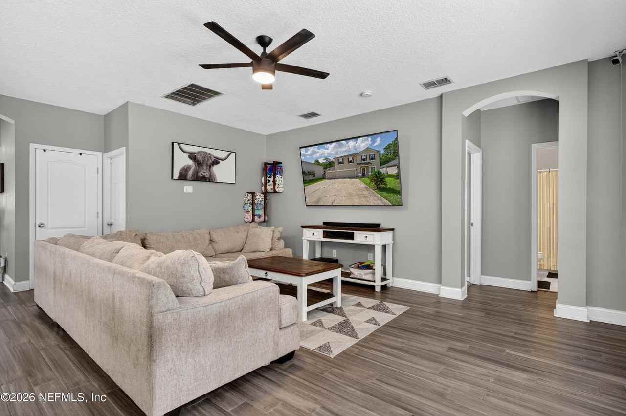 2038 Creekmont Dr - Photo 5 of 27