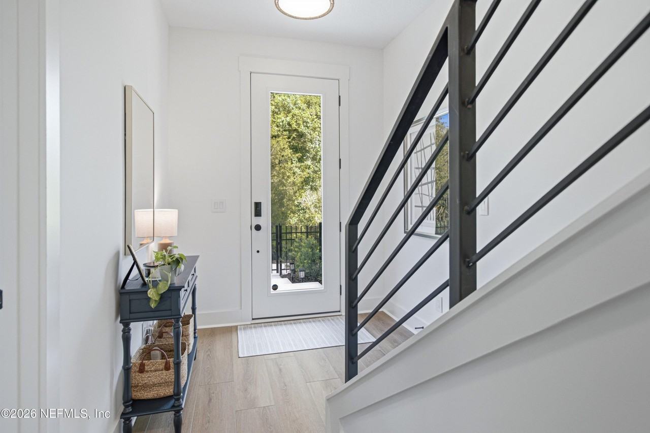 2044 Prudential Dr - Photo 6 of 40