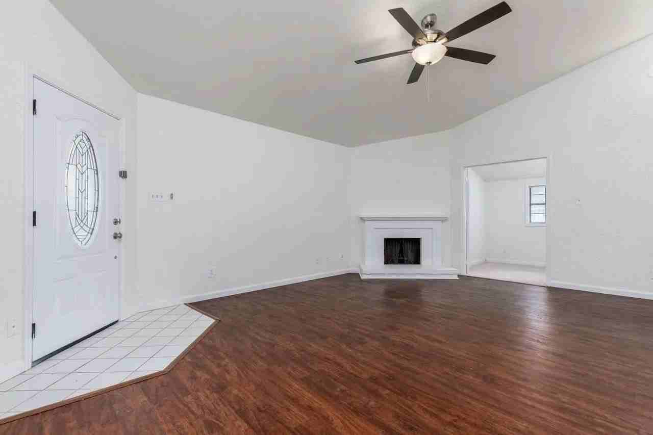 33 Crockett Ct - Photo 2 of 16