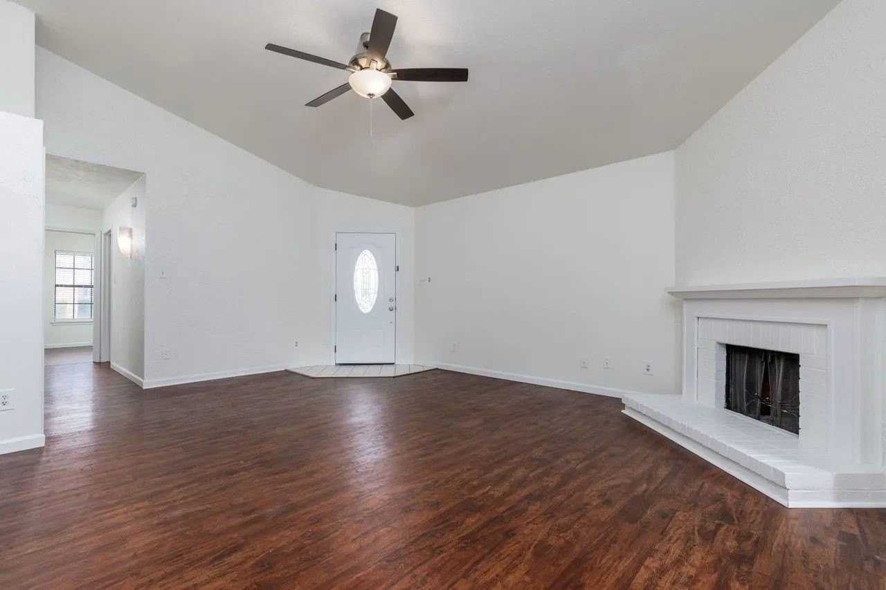 33 Crockett Ct - Photo 4 of 16