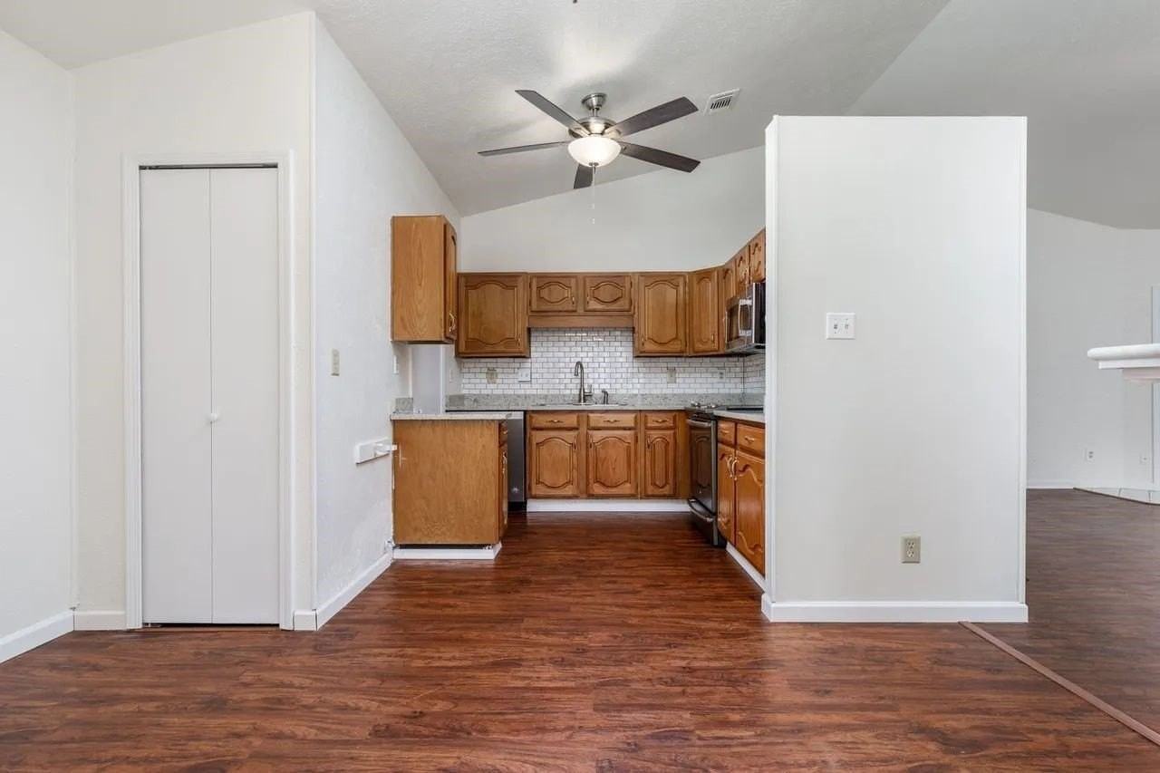 33 Crockett Ct - Photo 5 of 16