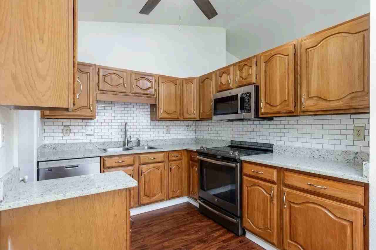 33 Crockett Ct - Photo 7 of 16
