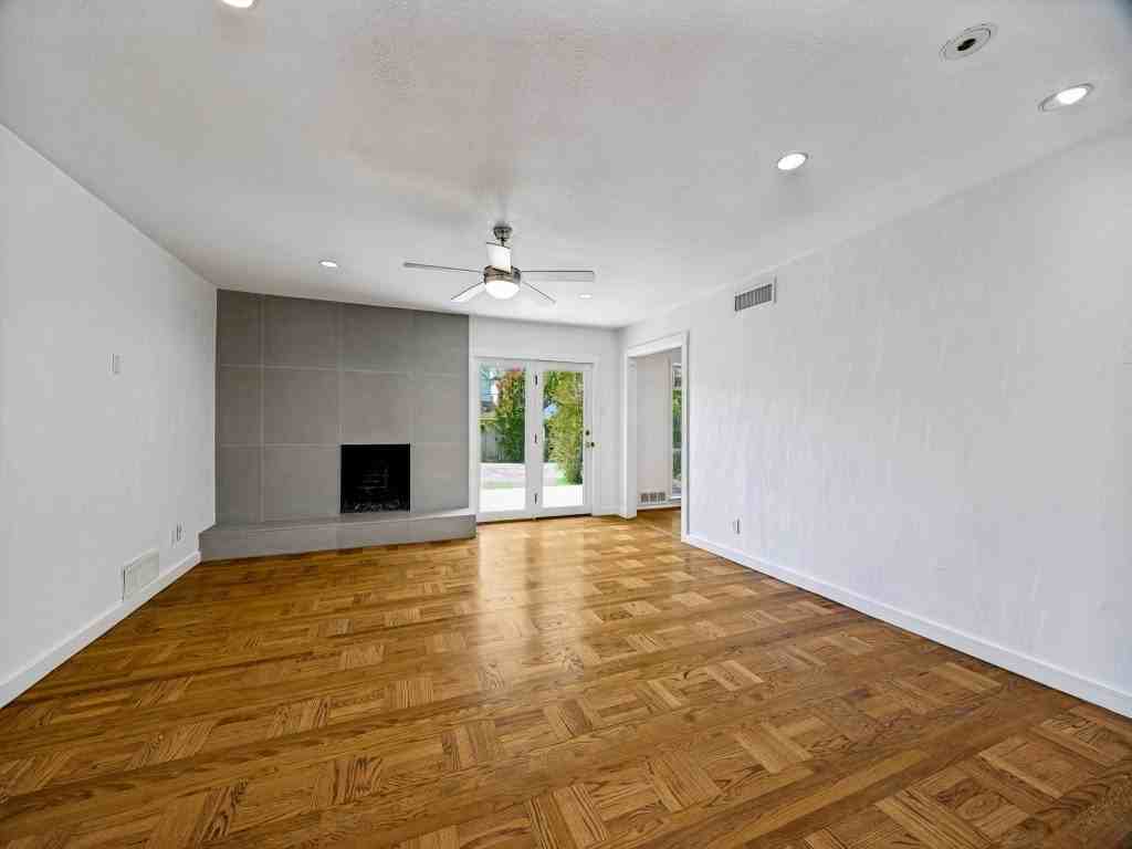 5938 Willow Ln - Photo 4 of 12
