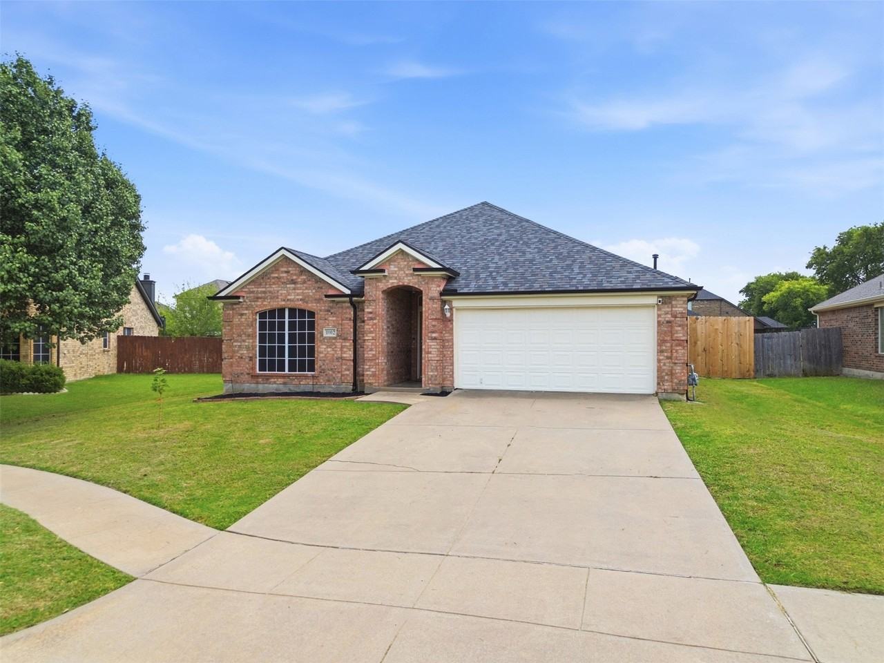 1002 Zachary Dr - Photo 3 of 30