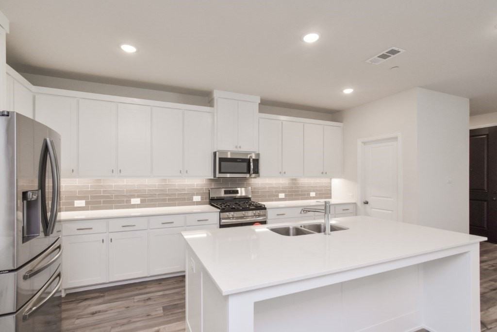 2805 Jacaranda Dr - Photo 3 of 18