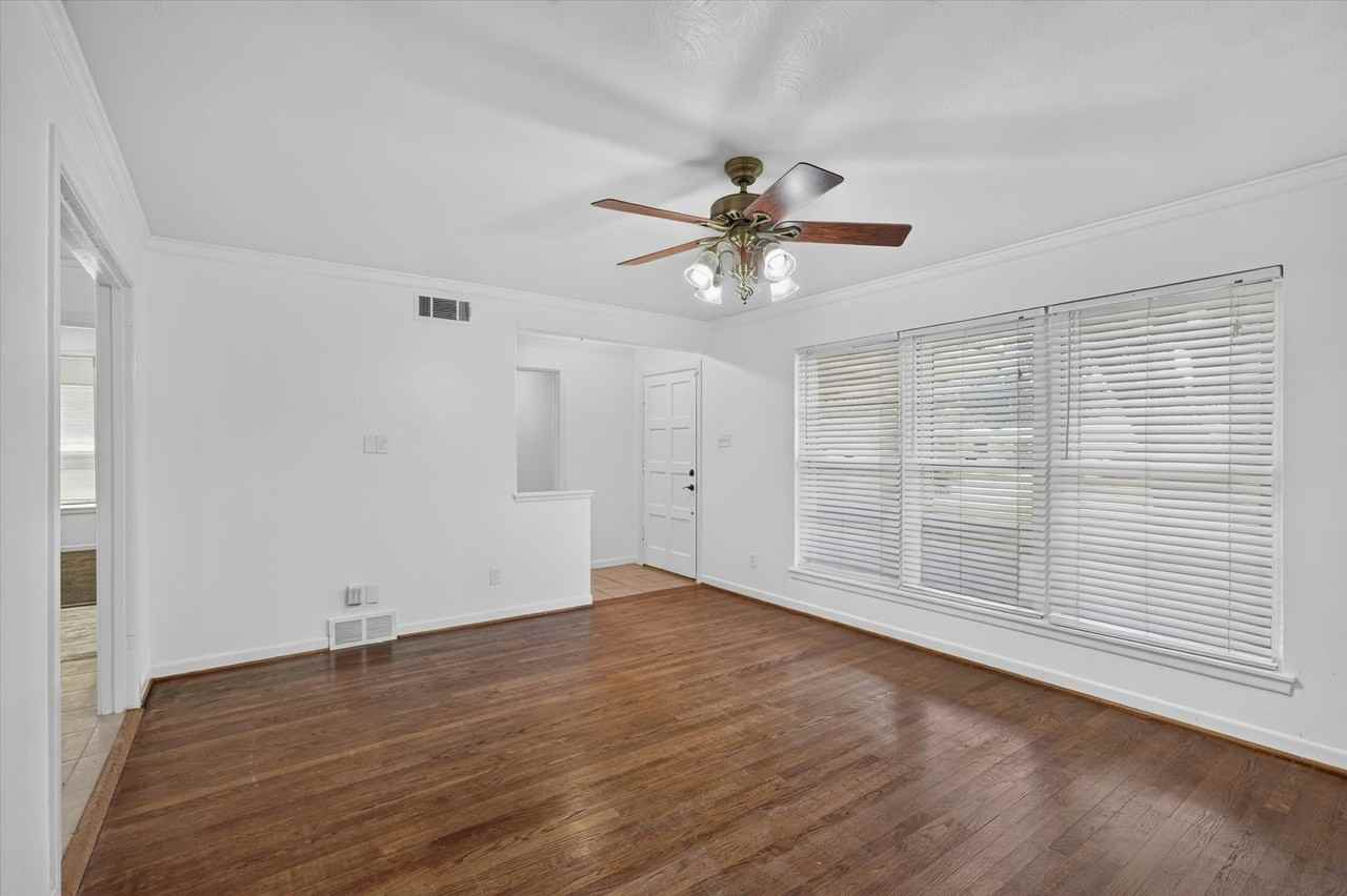 2539 Highwood Dr - Photo 3 of 21