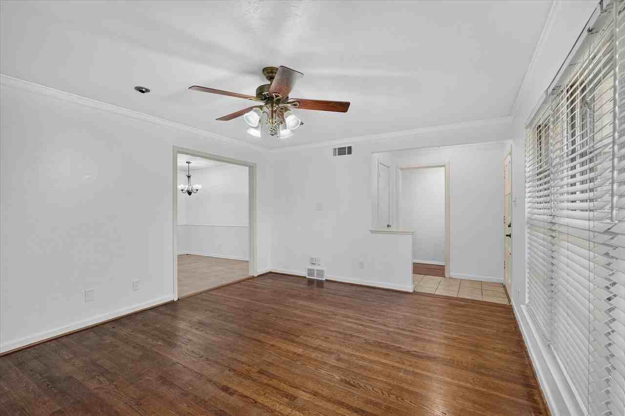2539 Highwood Dr - Photo 4 of 21