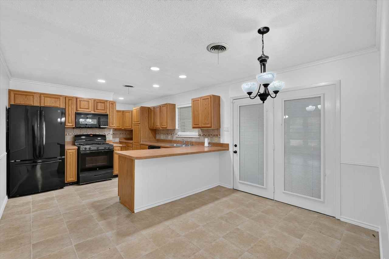 2539 Highwood Dr - Photo 5 of 21