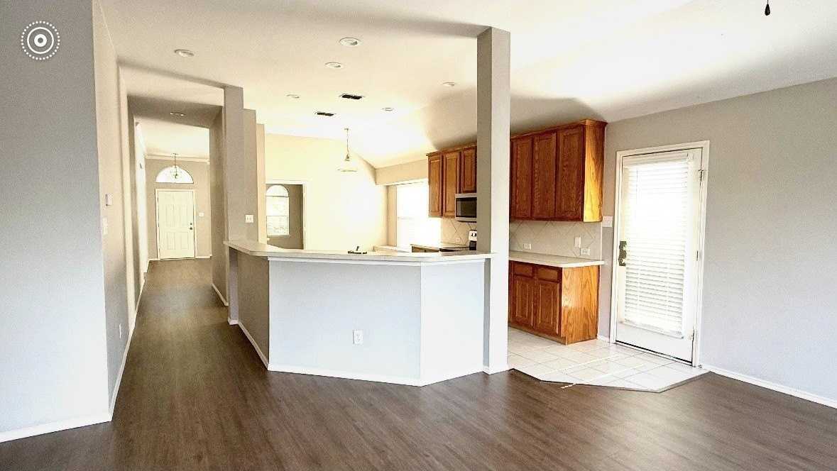 2075 Garden Crest Dr - Photo 2 of 4
