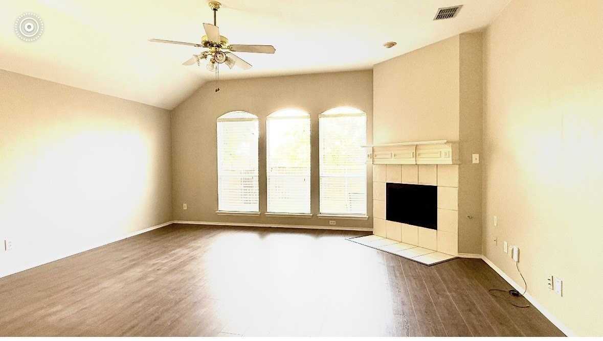 2075 Garden Crest Dr - Photo 3 of 4