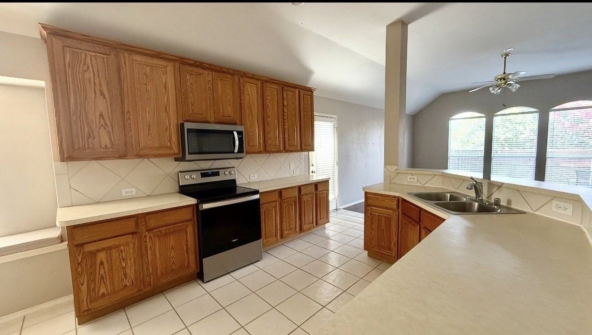 2075 Garden Crest Dr - Photo 4 of 4