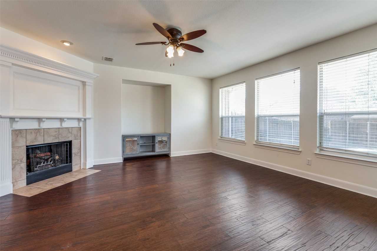 14575 Daneway Dr - Photo 3 of 36