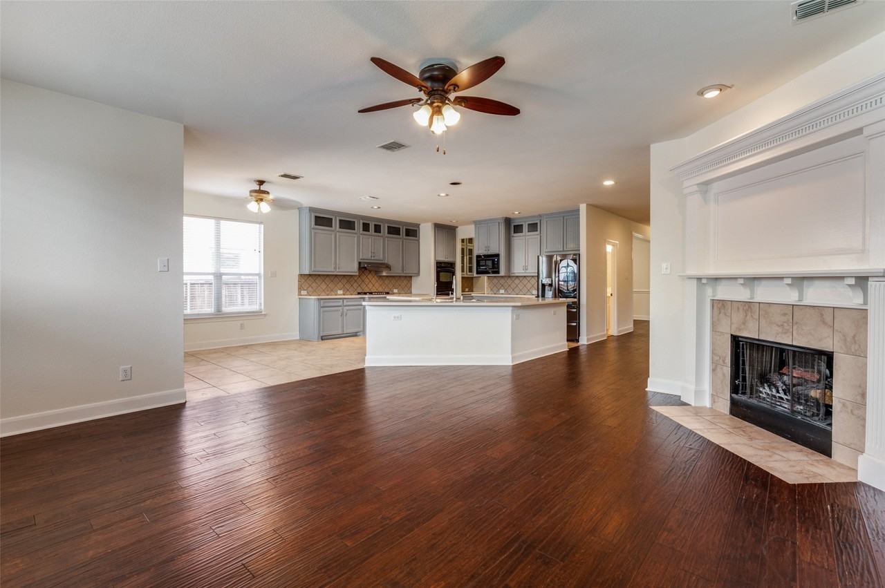 14575 Daneway Dr - Photo 4 of 36