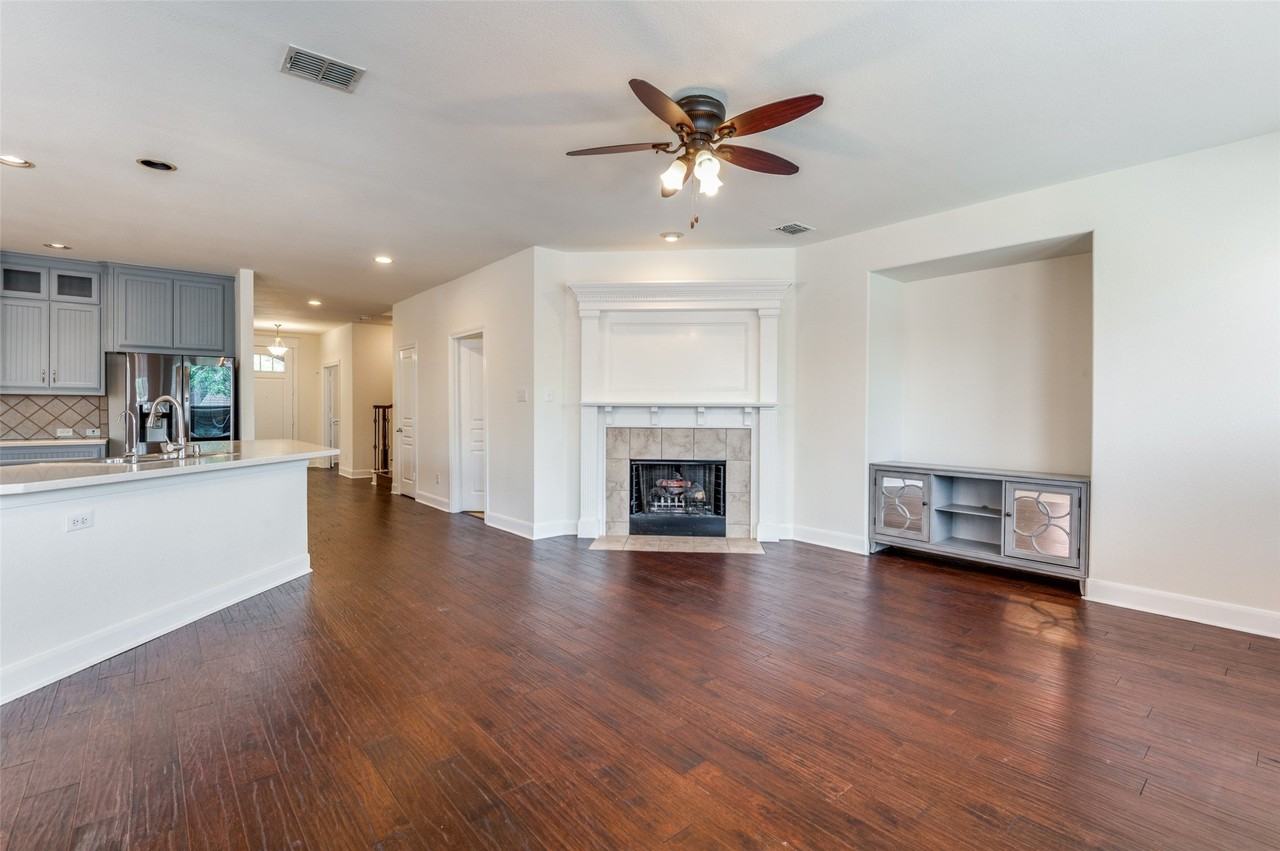 14575 Daneway Dr - Photo 5 of 36