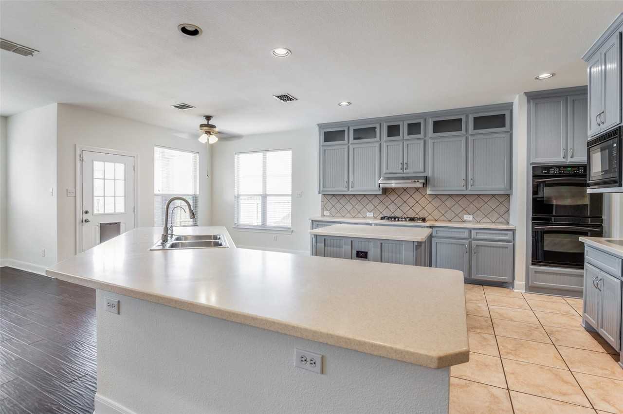 14575 Daneway Dr - Photo 6 of 36