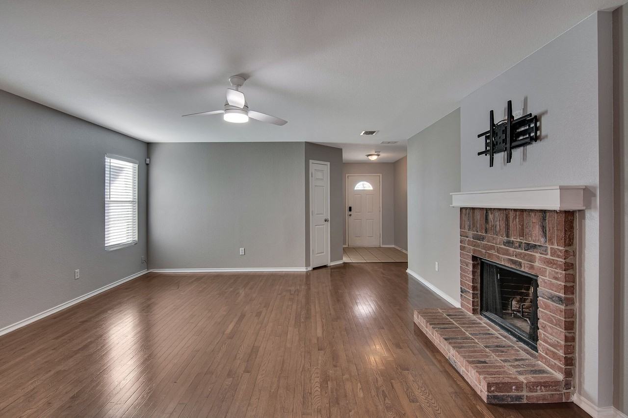 1817 Kittredge Way - Photo 4 of 18